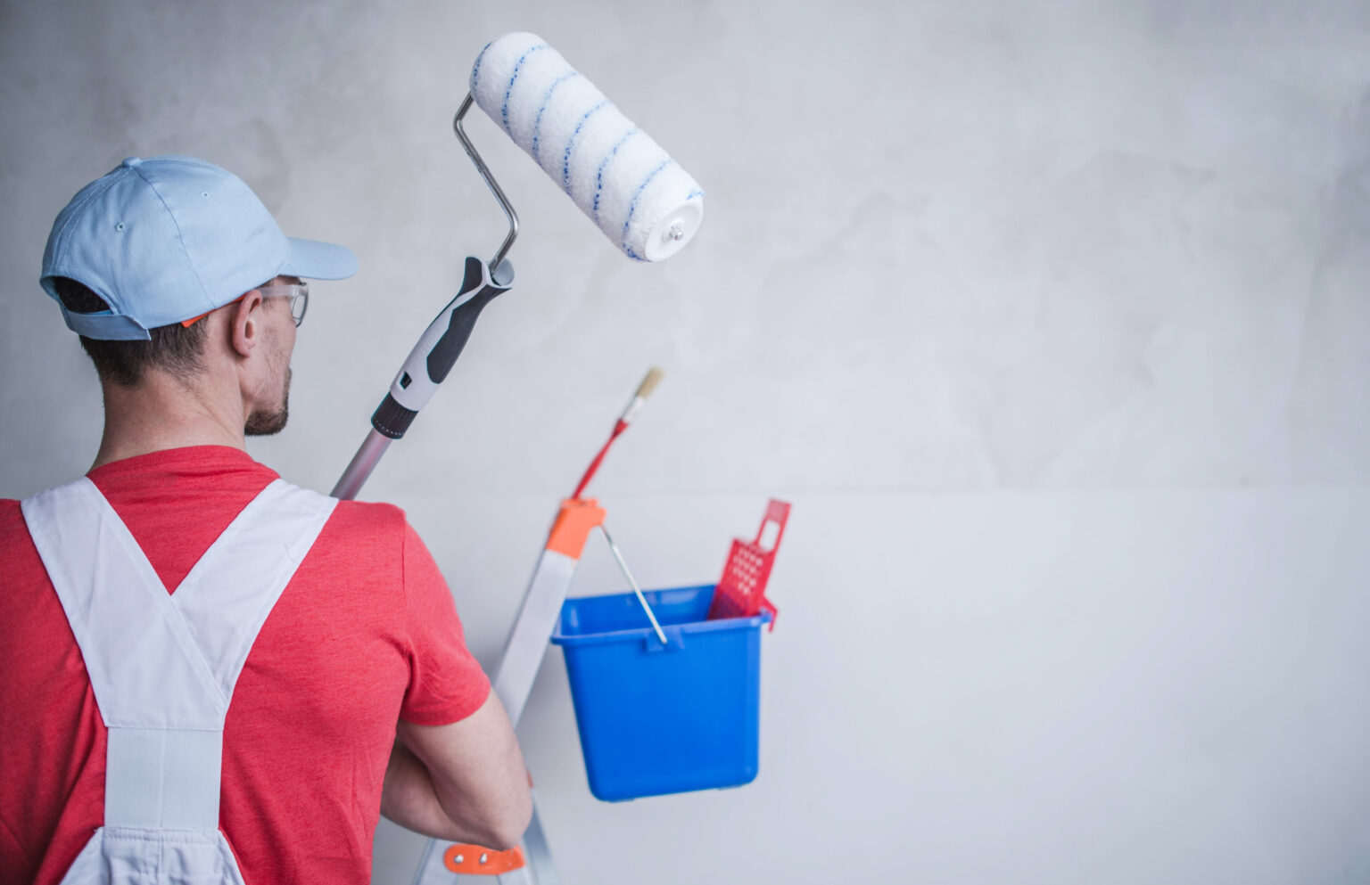 Servicio de pintura interior para locales comerciales y despachos en Sada.